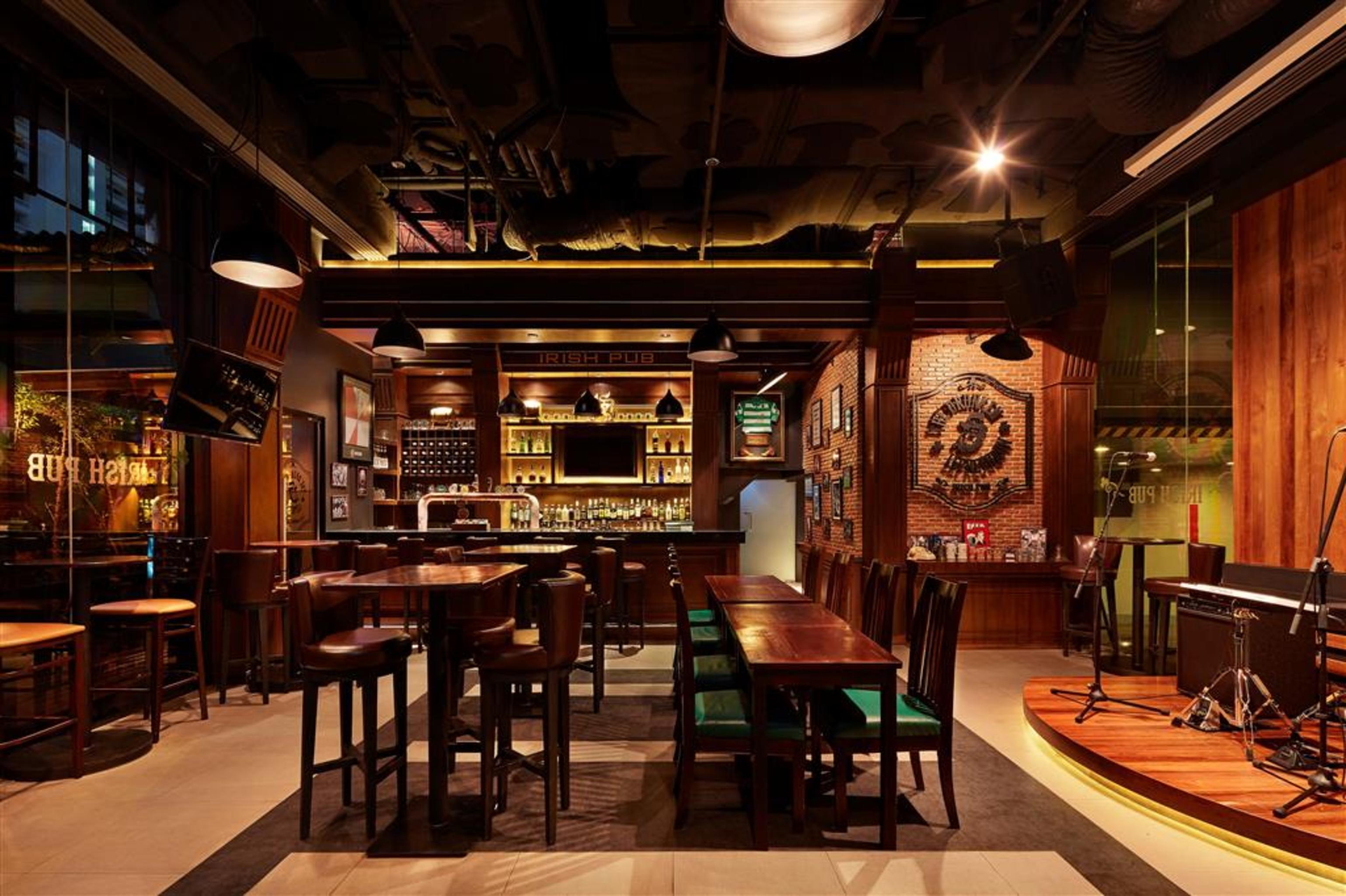 曼谷素坤逸15号福朋喜来登酒店 酒店 4*
