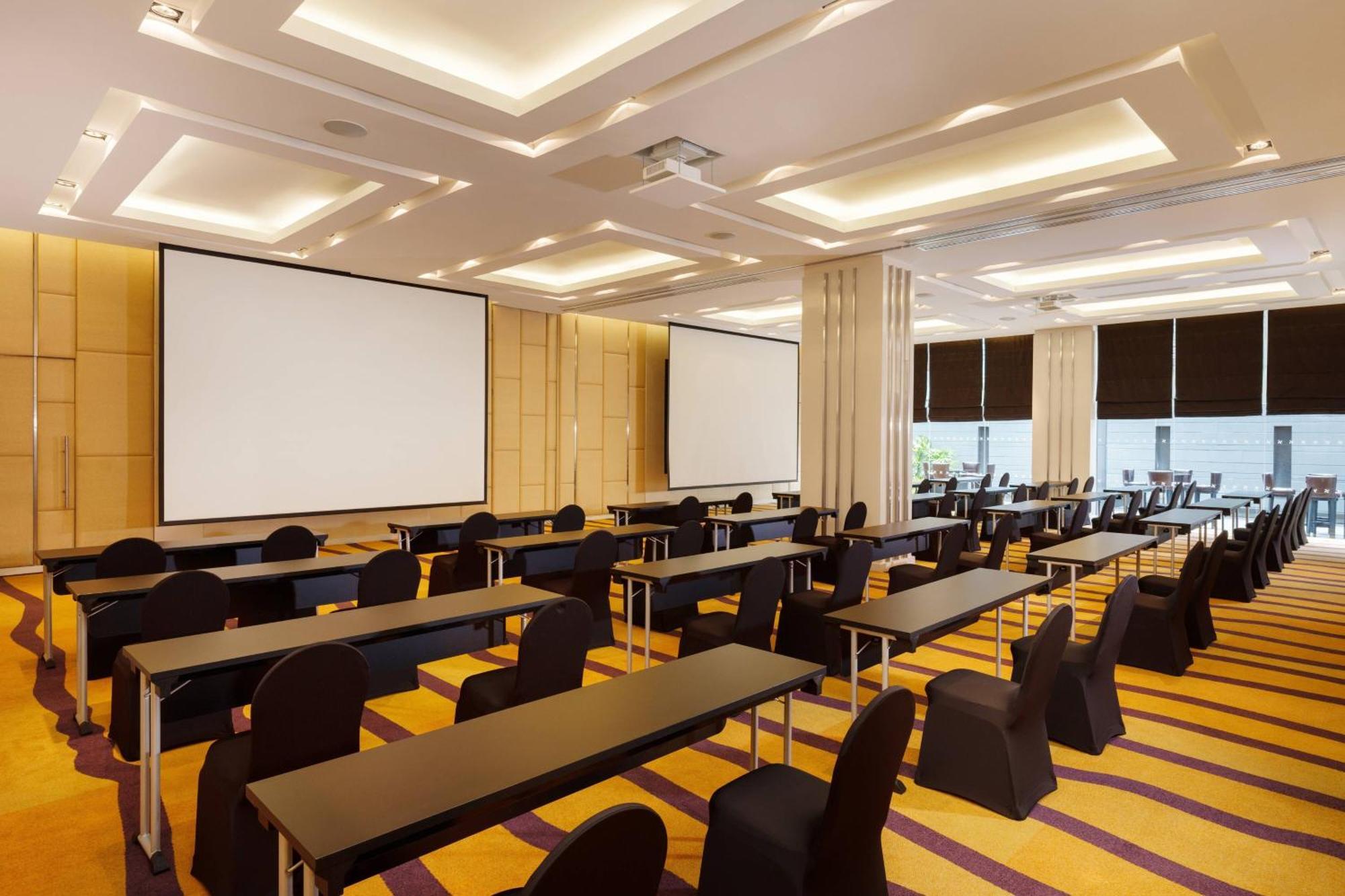 Four Points By Sheraton Bangkok, Sukhumvit 15 होटल Bangkok