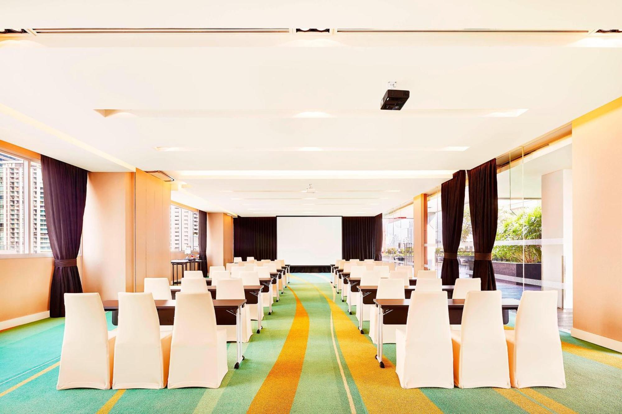 Four Points By Sheraton Bangkok, Sukhumvit 15 होटल