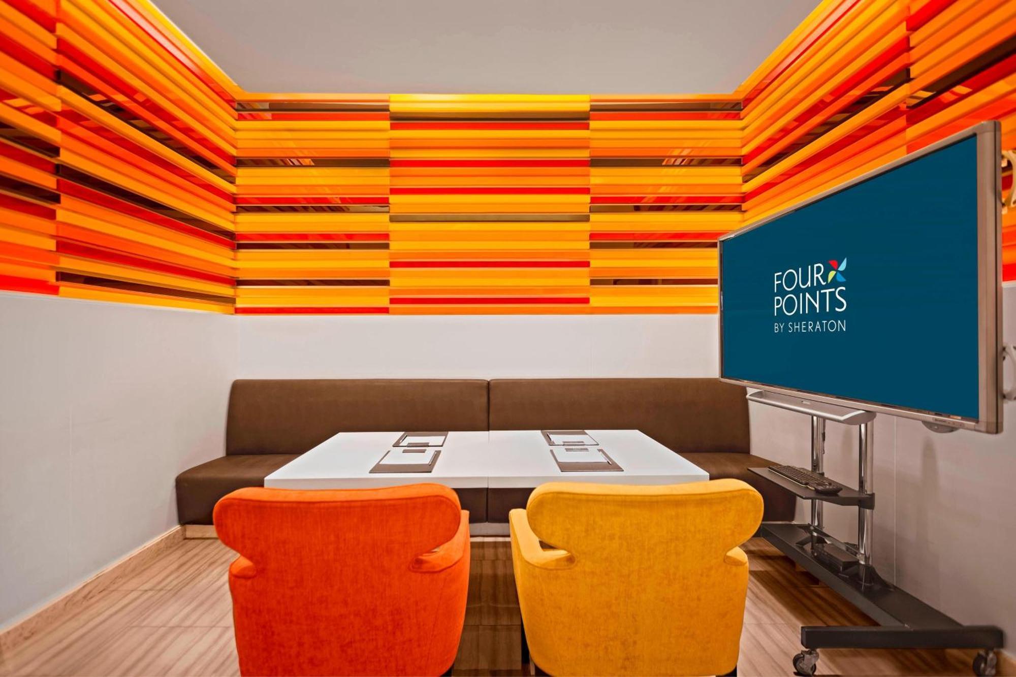 Four Points By Sheraton Bangkok, Sukhumvit 15 होटल Bangkok