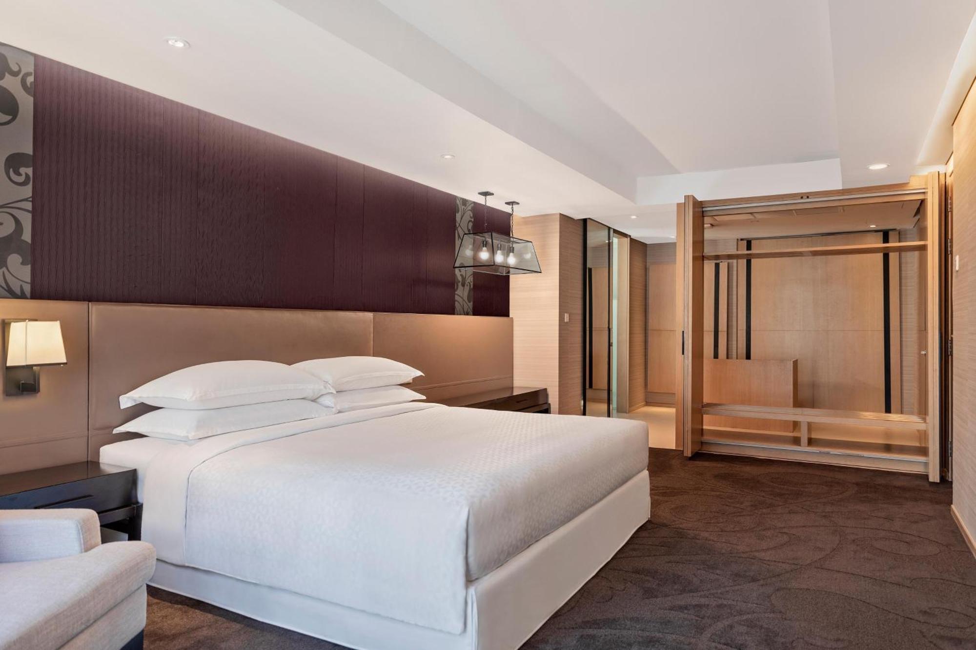 होटल Four Points By Sheraton Bangkok, Sukhumvit 15 4*