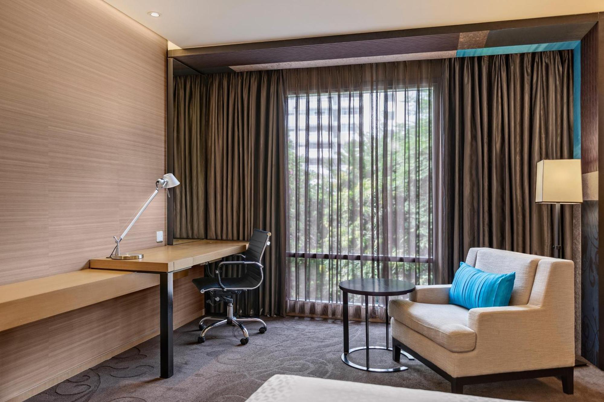 होटल Four Points By Sheraton Bangkok, Sukhumvit 15 4*